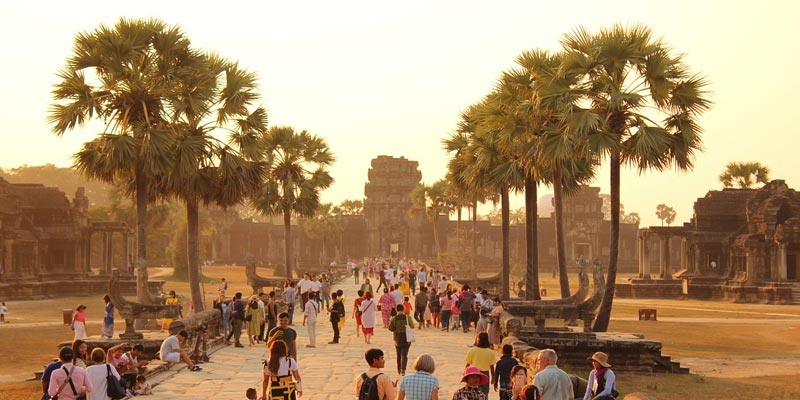 crowd in front of angkor wat